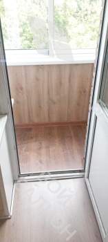 Холодное остекление балкона с отделкой