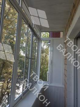 Остекление и отделка балкона