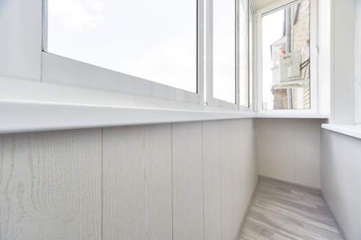 Отделка балкона панелями ПВХ с остеклением Provedal