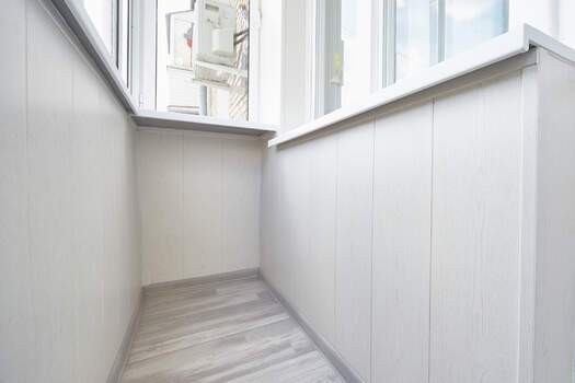 Отделка балкона панелями ПВХ с остеклением Provedal