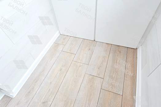 Отделка балкона ламинатом