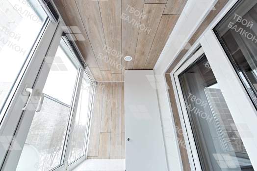 Отделка балкона ламинатом