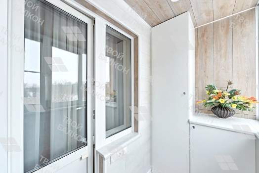 Отделка балкона ламинатом