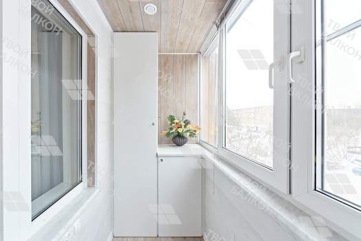 Отделка балкона ламинатом