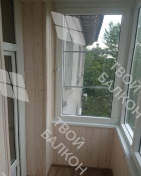 Остекление и отделка балкона деревянной вагонкой