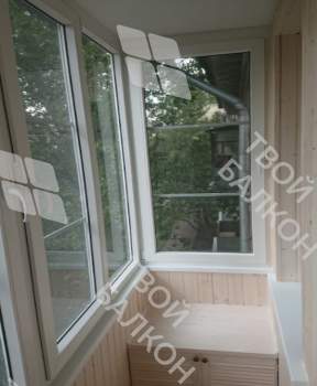 Остекление и отделка балкона деревянной вагонкой