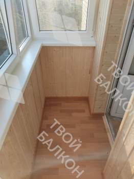 Холодное остекление балкона и отделка деревянной вагонкой