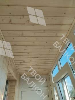 Холодное остекление балкона и отделка деревянной вагонкой