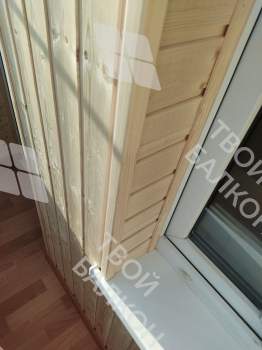 Холодное остекление балкона и отделка деревянной вагонкой