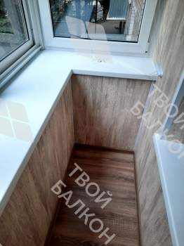 Холодное остекление и отделка П-образного балкона