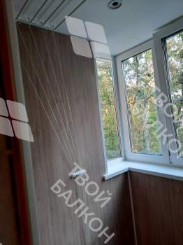 Отделка балкона под ключ ламинатом и натяжным потолком