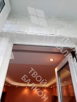 Отделка и остекление Г-образного балкона