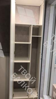 Отделка балкона гипсокартоном и ламинатом с установкой шкафа и тумбы