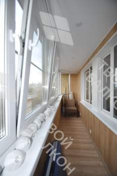 Остекление лоджии окнами с мультифункциональным стеклопакетом и отделка