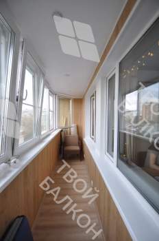 Остекление лоджии окнами с мультифункциональным стеклопакетом и отделка