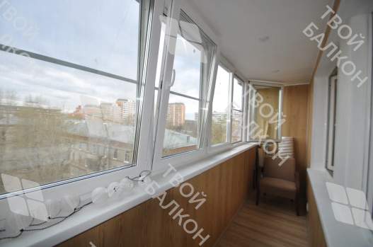 Остекление лоджии окнами с мультифункциональным стеклопакетом и отделка