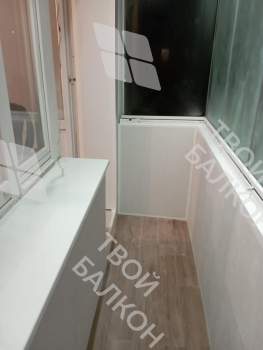 Отделка пола, стен и потолка  балкона разными материалами