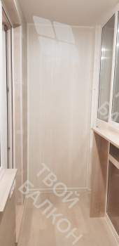 Панорамное остекление с тонировкой и отделка балкона