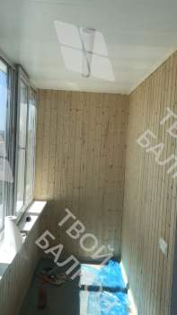 Отделка балкона профилем Rehau Grazio 70 под ключ с утеплением в многоквартирном доме