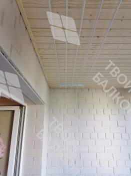 Отделка стен и потолка на балконе