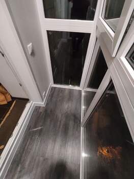 Панорамное остекление и отделка п-образного балкона с утеплением