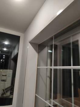 Панорамное остекление и отделка п-образного балкона с утеплением