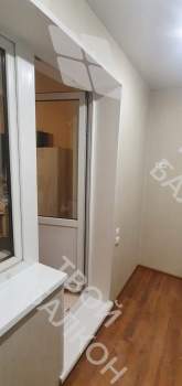 Остекление балкона и балконного блока профилем Rehau 60 и отделка панелями ПВХ