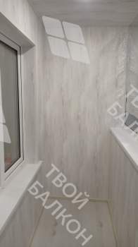 Отделка пола и потолка на балконе в кирпичном доме индивидуальной планировки