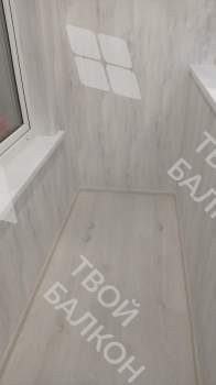 Отделка пола и потолка на балконе в кирпичном доме индивидуальной планировки