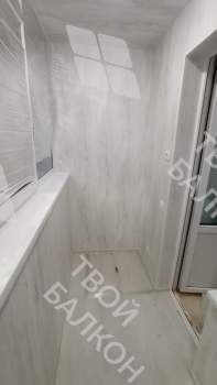 Отделка пола и потолка на балконе в кирпичном доме индивидуальной планировки