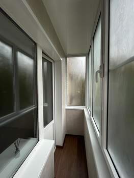 Отделка и остекление П-образного балкона без утепления, в кирпичном доме