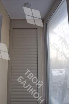 Остекление и отделка балкона ПВХ панелями и ламинатом