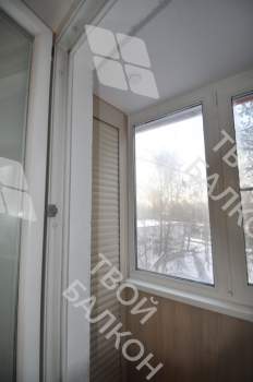 Остекление и отделка балкона ПВХ панелями и ламинатом