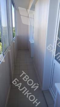 Отделка стен и потолка балкона ПВХ панелями