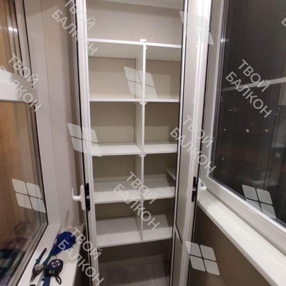 Установка на балконе трёх шкафов