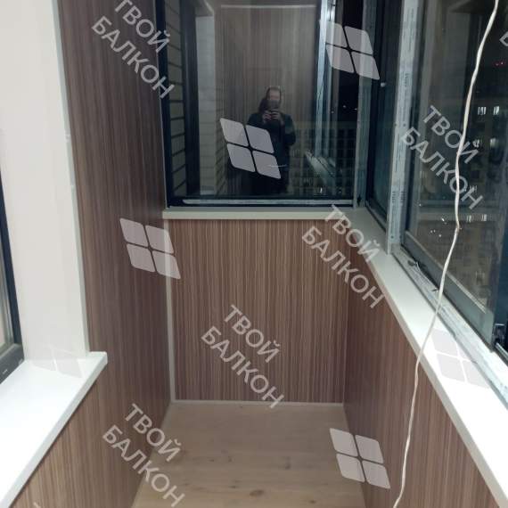 Отделка стен и потолка балкона ПВХ панелями