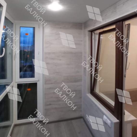 Отделка балкона с установкой теплого пола и остекление Rehau 70