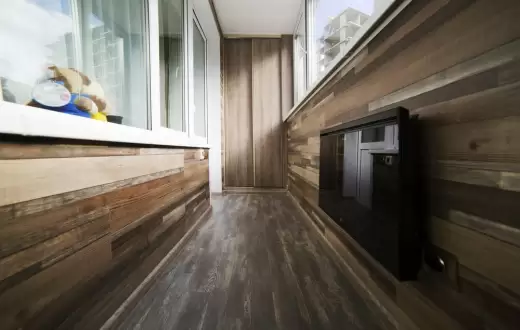 Отделка балконов ламинатом