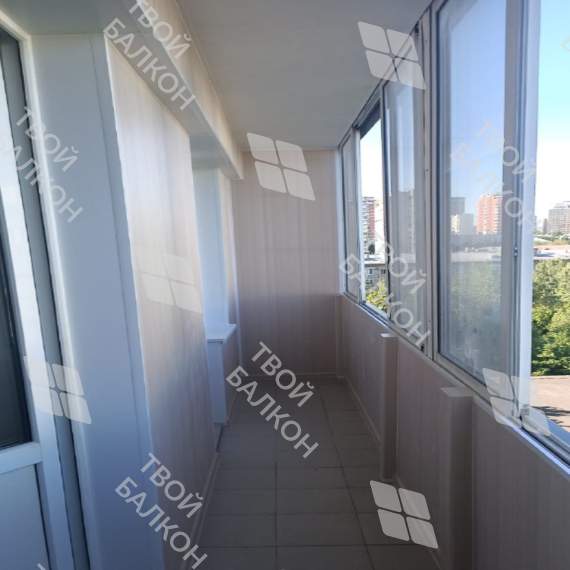 Отделка стен и потолка балкона ПВХ панелями