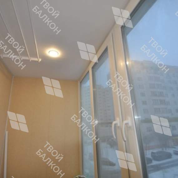 Остекление и отделка балкона ПВХ панелями и ламинатом